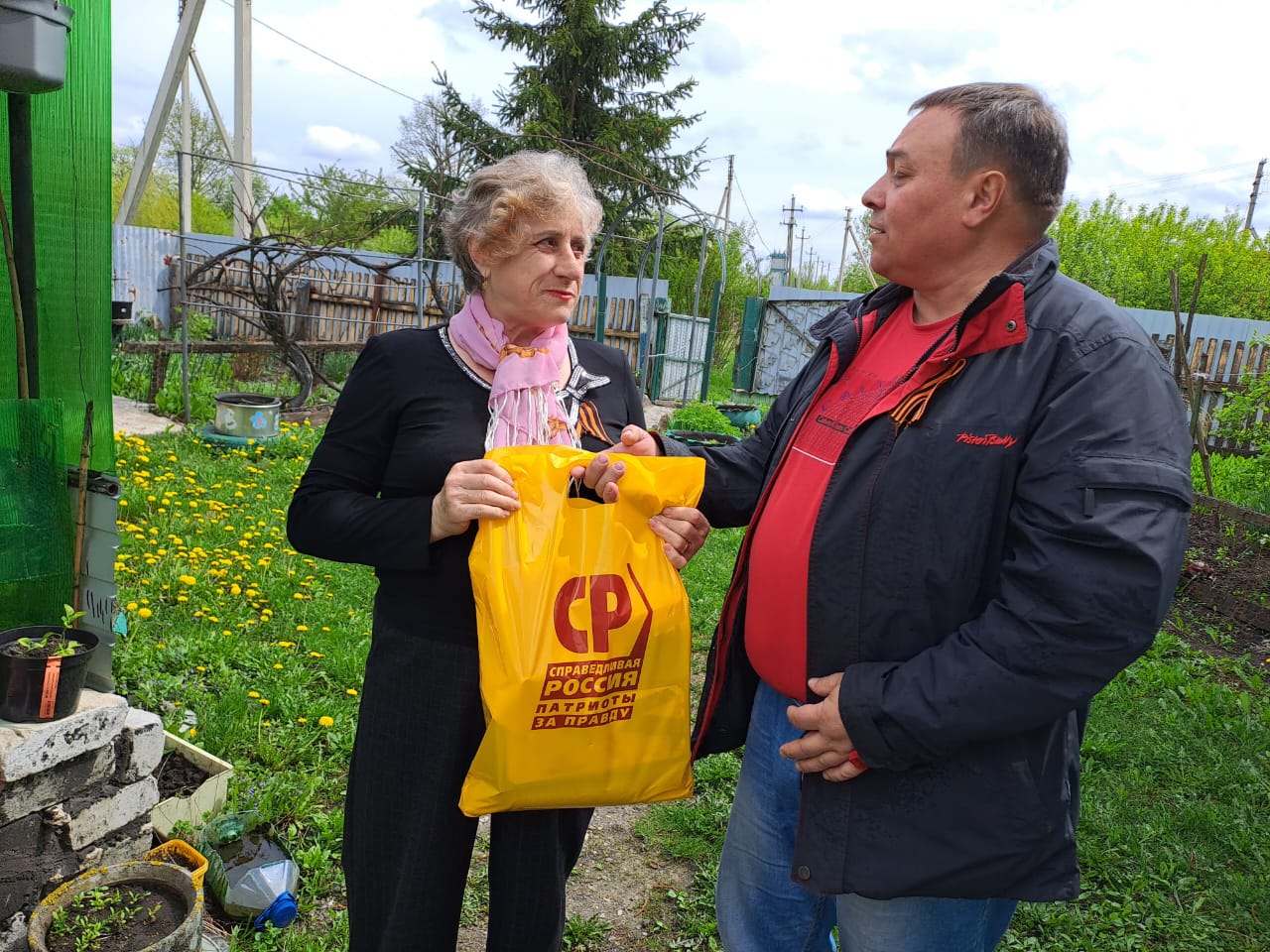 Ветераны продолжают получать поздравления от партийцев | 08.05.2023 | Липецк  - БезФормата